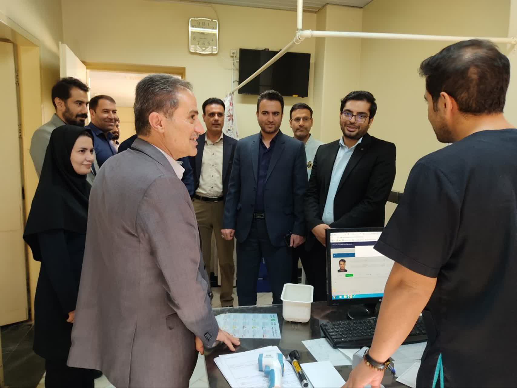 نظارت بر کیفیت خدمات درمانی؛ بازدید مقامات قضایی شهرستان فامنین از بیمارستان امام حسن (ع) فامنین